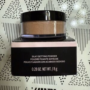 Mary Kay Silky Setting Powder Light-Medium Beige